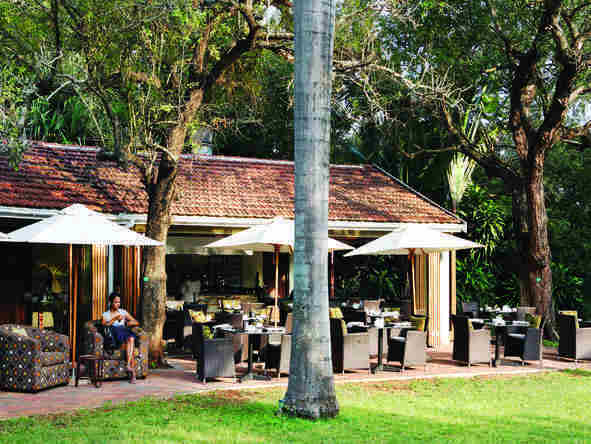 Ghost Mountain Inn - dining on terrace