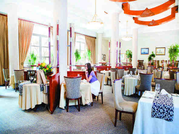 Commodore - luxury dining