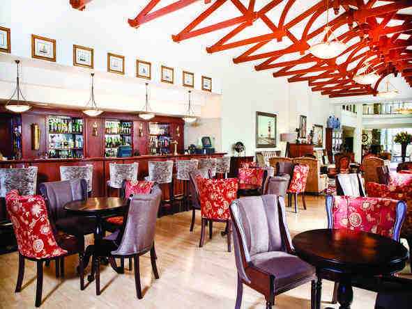 Commodore - dining and bar