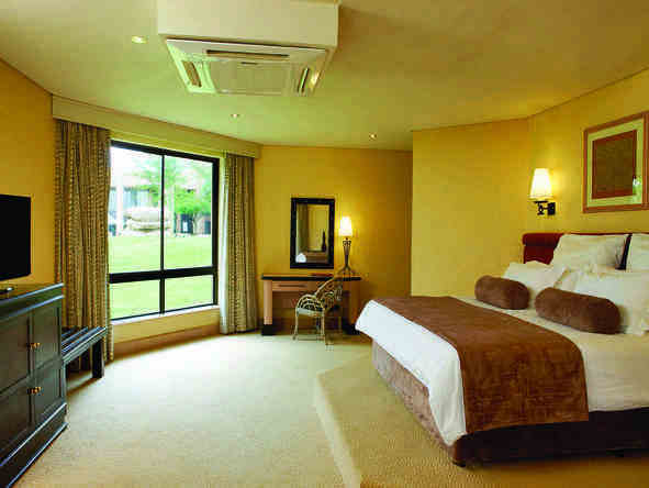Windhoek Country Club Resort - Bedroom 