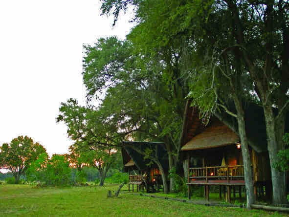 Khwai River Lodge - exterior view of the lodge