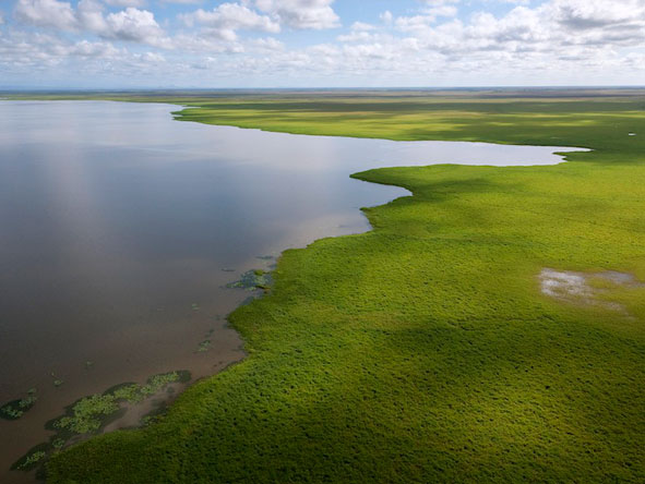 Lake Urema lies at the heart of Gorongosa & is surrounded by vast floodplains. © Piotr Naskrecki